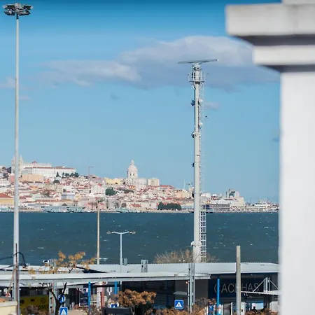 Vista Lisboa Guest *