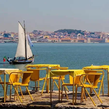 Vista Lisboa Guest * Almada